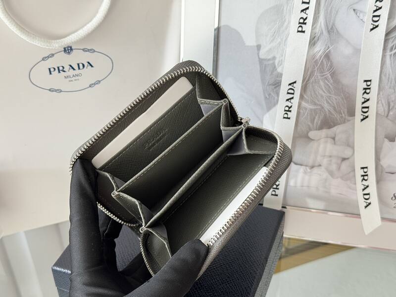 Prada Grey 25x18x10cm shoulder bag — Premium Replica