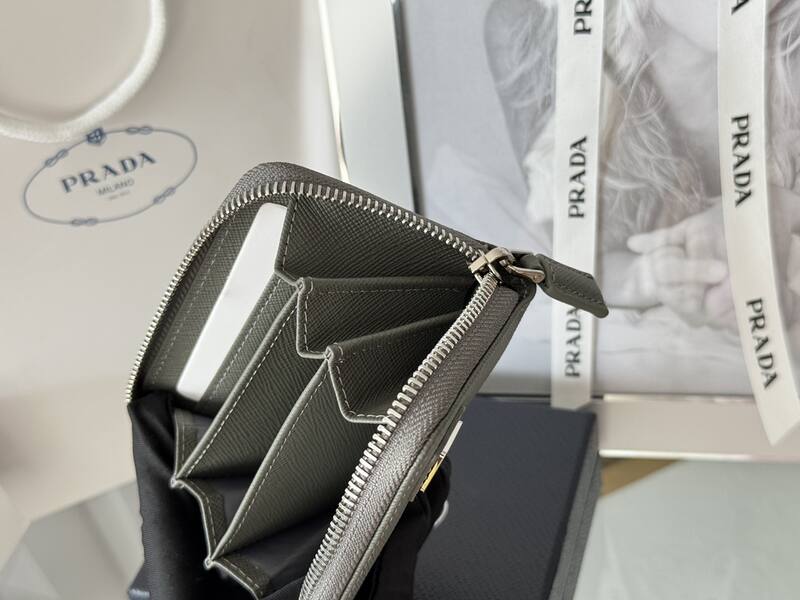 Prada Grey 25x18x10cm shoulder bag — Premium Replica