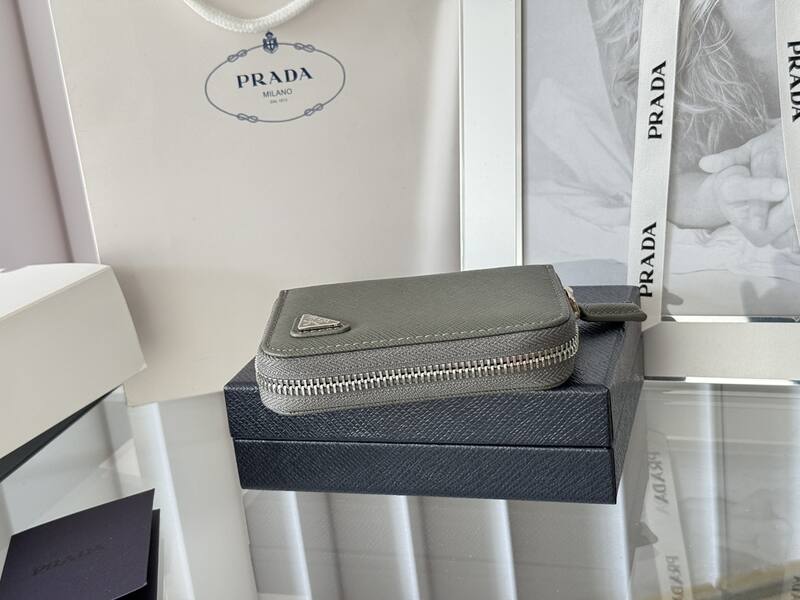 Prada Grey 25x18x10cm shoulder bag — Premium Replica