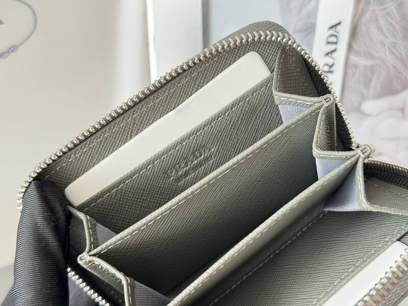 Prada Grey 25x18x10cm shoulder bag — Premium Replica
