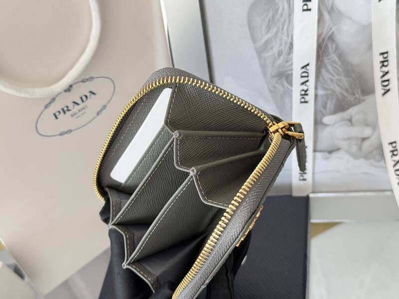 Prada Grey 25x18x10cm shoulder bag — 1:1 Replica