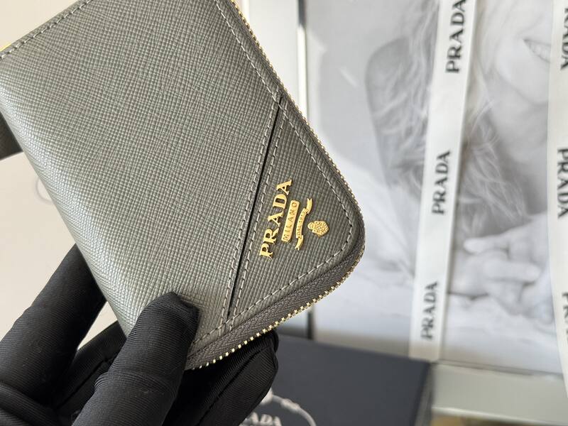 Prada Grey 25x18x10cm shoulder bag — 1:1 Replica