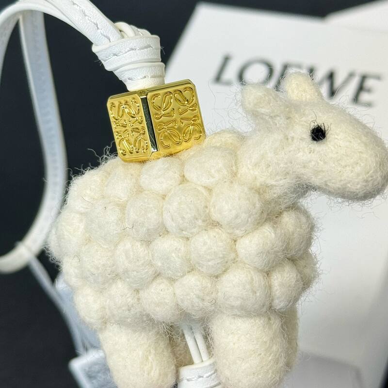 Loewe White shoulder bag — Top Quality Replica