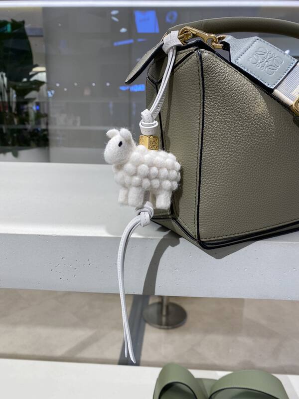 Loewe Gold 40x30x16cm shoulder bag — Top Quality Replica