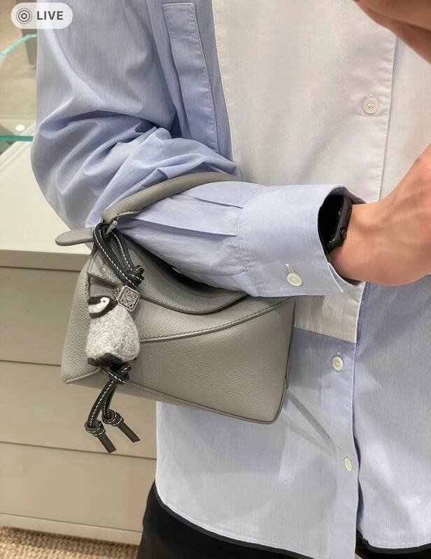 Loewe Black 25x18x10cm shoulder bag — Top Quality Replica