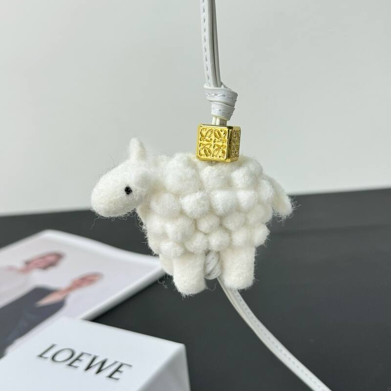 Loewe White shoulder bag — Premium Replica