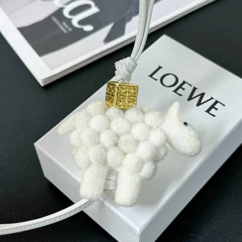 Loewe White shoulder bag — Premium Replica