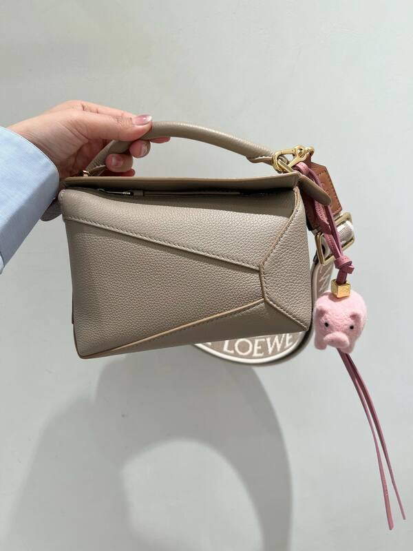 Loewe White 25x18x10cm shoulder bag — Premium Replica