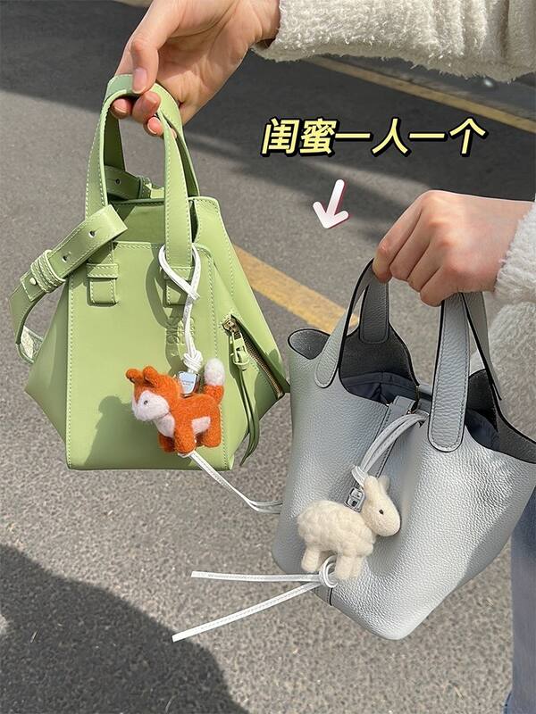Loewe White shoulder bag — AAA Quality Replica