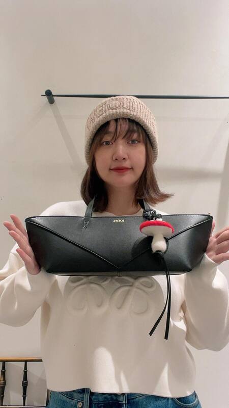Loewe Red shoulder bag — 1:1 Replica