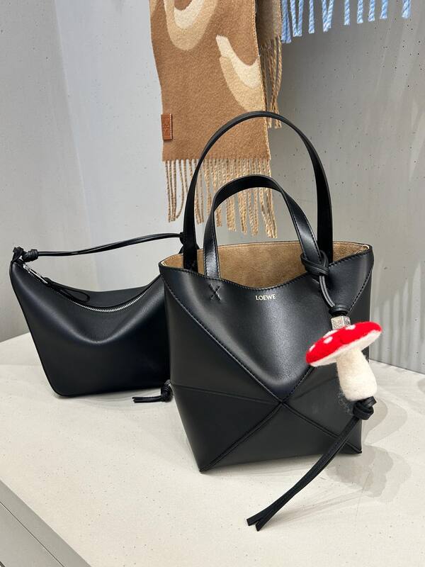 Loewe Black shoulder bag — Premium Replica