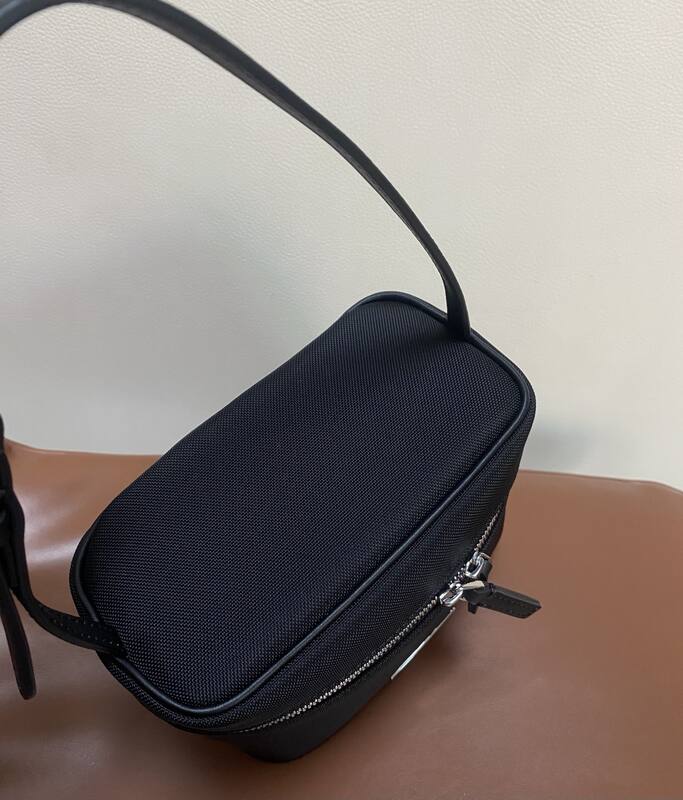 Gucci Tag Black shoulder — Premium Replica
