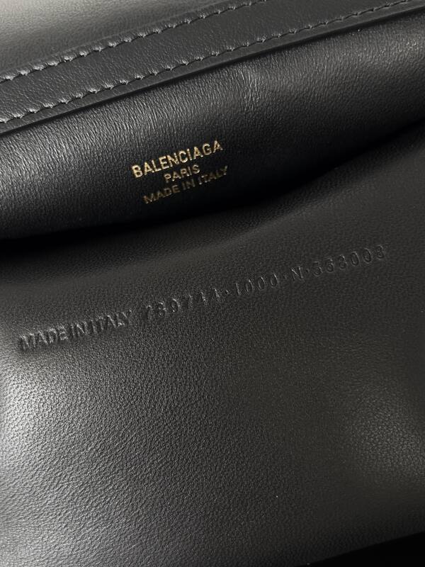 Balenciaga Black 40x30x16cm shoulder bag — Premium Replica