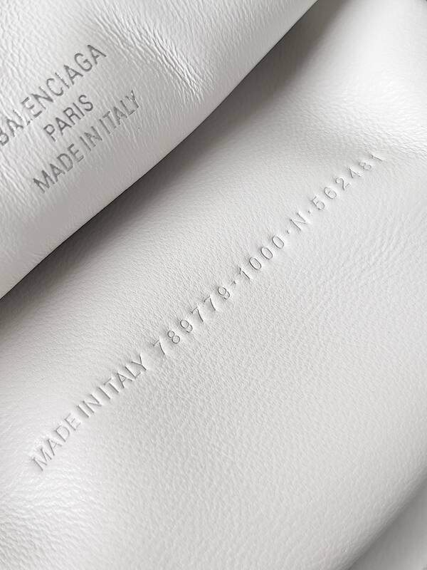 Balenciaga White 25x18x10cm shoulder bag — Premium Replica