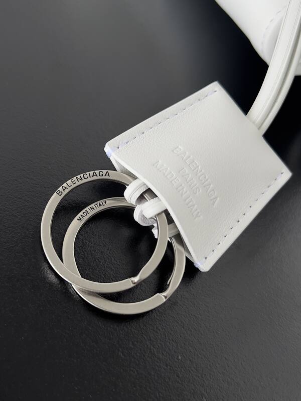 Balenciaga White 25x18x10cm shoulder bag — Premium Replica