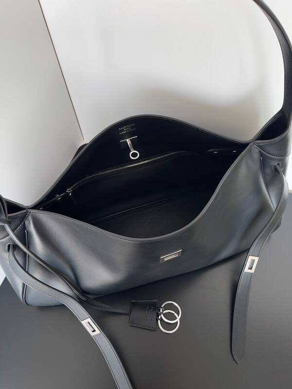 Balenciaga Black 30x22x12cm shoulder bag — Premium Replica