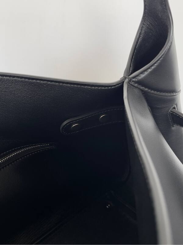 Balenciaga Black 30x22x12cm shoulder bag — Premium Replica