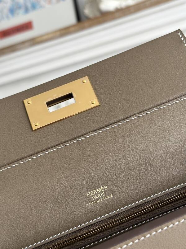 Hermes 2424 Taupe shoulder — AAA Quality Replica