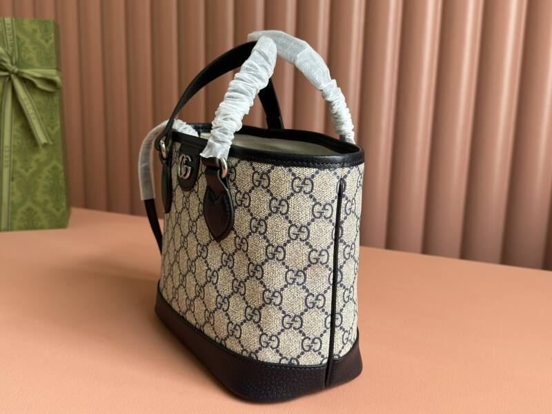 Gucci Beige GG Supreme with Black leather trim tote — Premium Replica