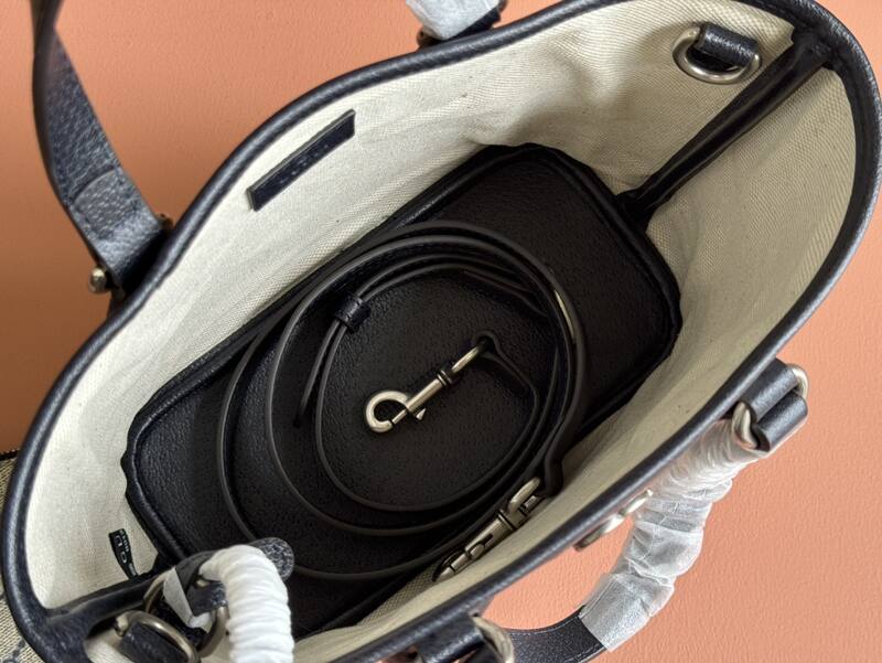 Gucci Beige GG Supreme with Black leather trim tote — Premium Replica