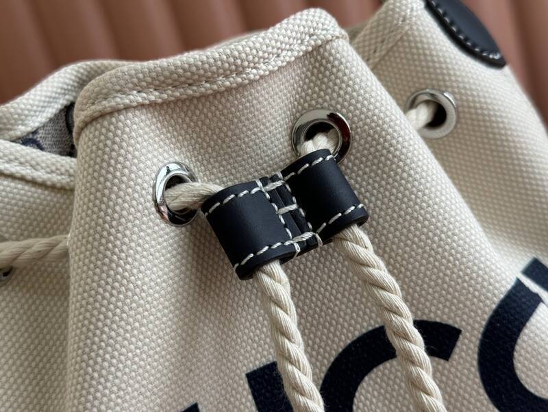 Gucci White and Navy Canvas crossbody — Top Quality Replica
