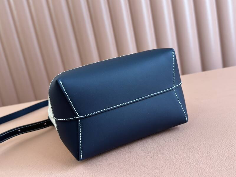 Gucci White and Navy Canvas crossbody — Top Quality Replica