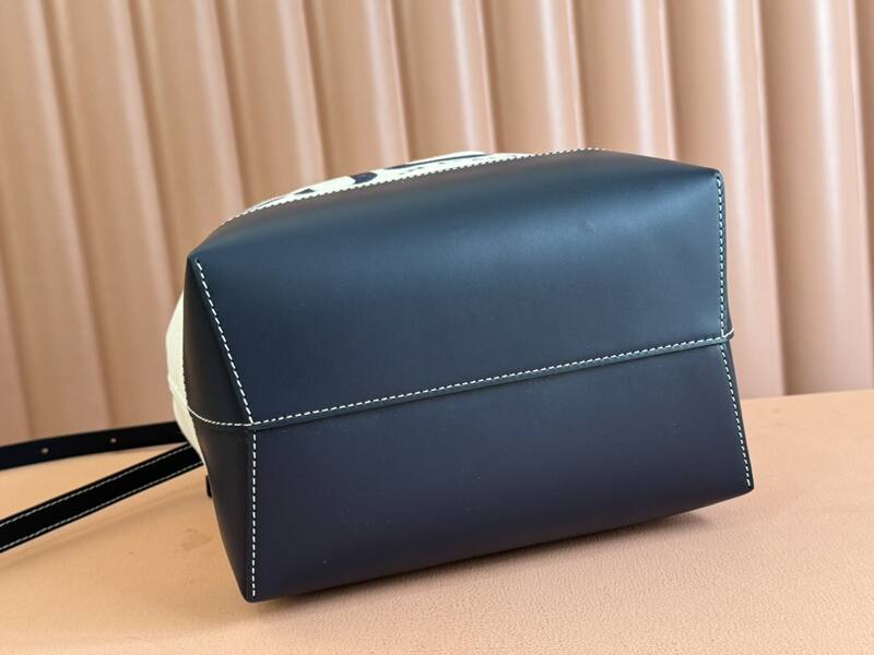 Gucci Ivory and black crossbody — AAA Quality Replica