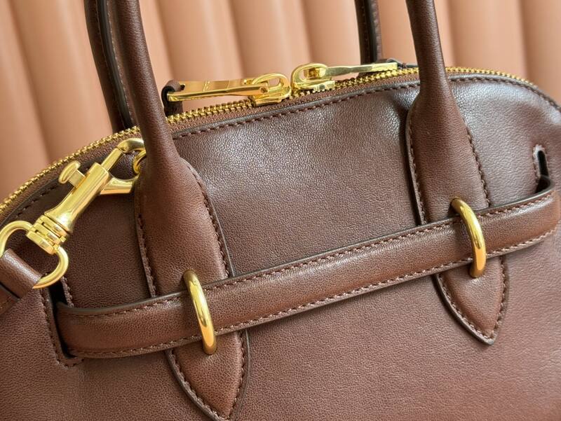 Miu Miu Brown 25x18x10cm shoulder bag — Premium Replica