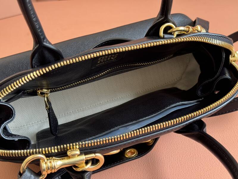 Miu Miu Black 25x18x10cm shoulder bag — AAA Quality Replica