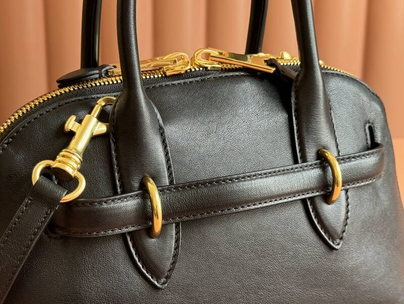 Miu Miu Black 25x18x10cm shoulder bag — AAA Quality Replica