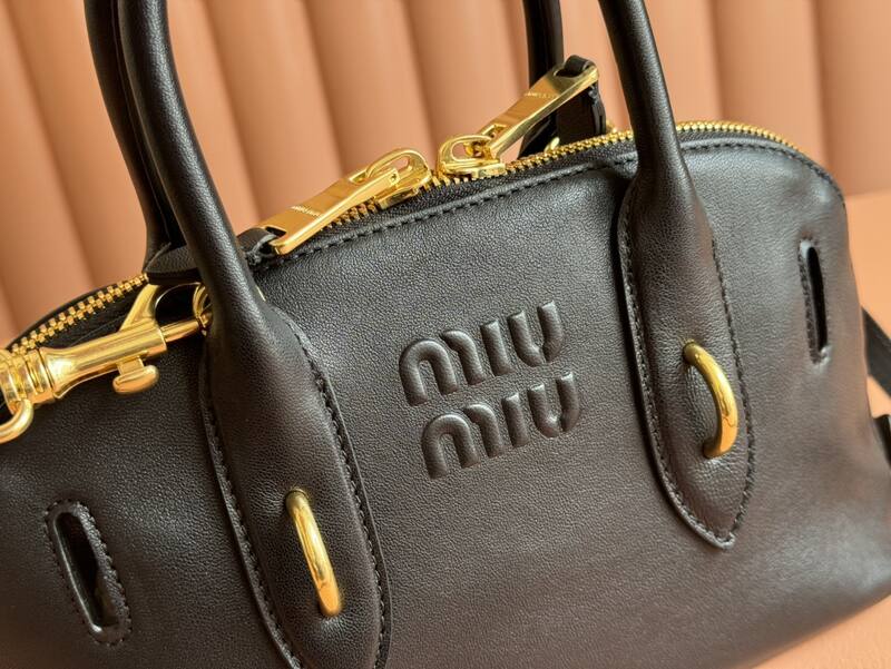 Miu Miu Black 25x18x10cm shoulder bag — AAA Quality Replica