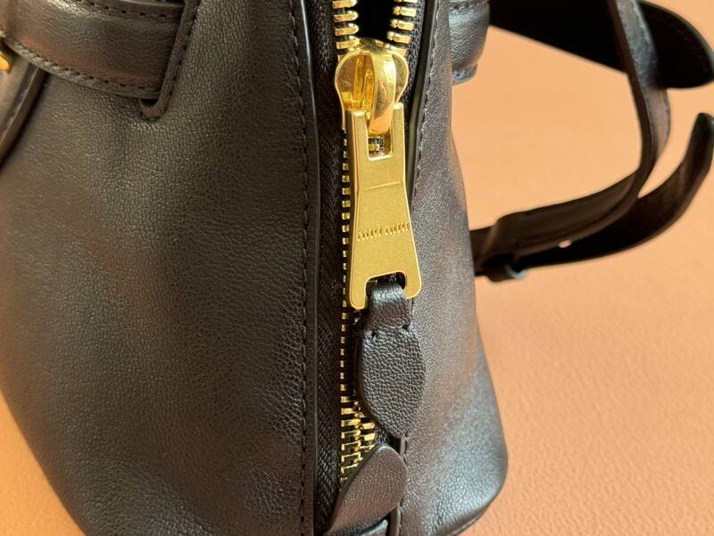 Miu Miu Black 25x18x10cm shoulder bag — AAA Quality Replica
