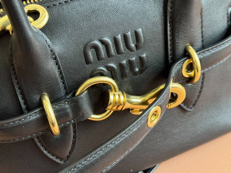 Miu Miu Black 25x18x10cm shoulder bag — AAA Quality Replica