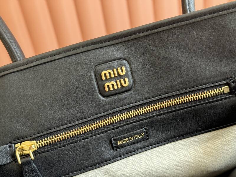 Miu Miu Black 40x30x16cm shoulder bag — Premium Replica