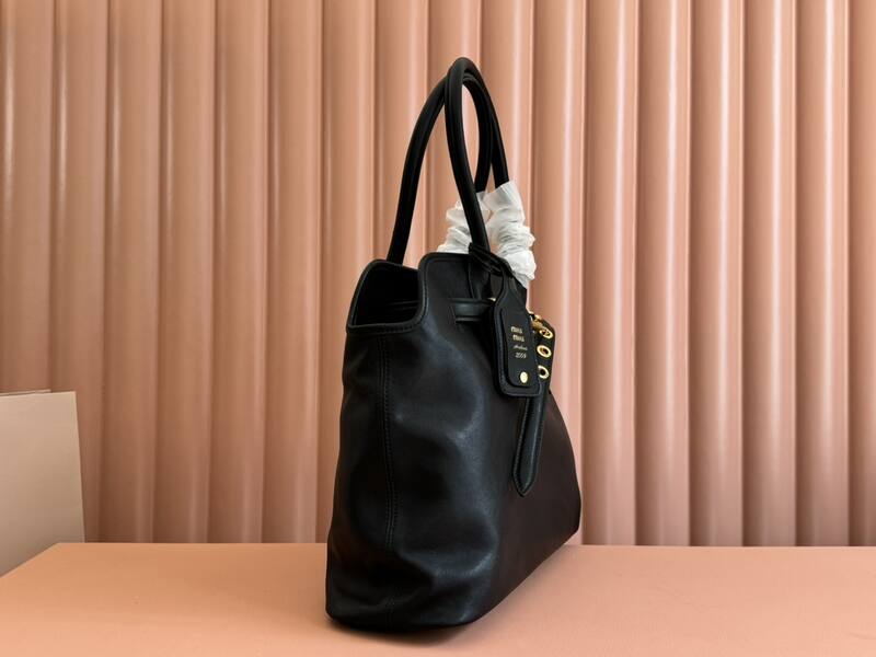 Miu Miu Black 40x30x16cm shoulder bag — Premium Replica