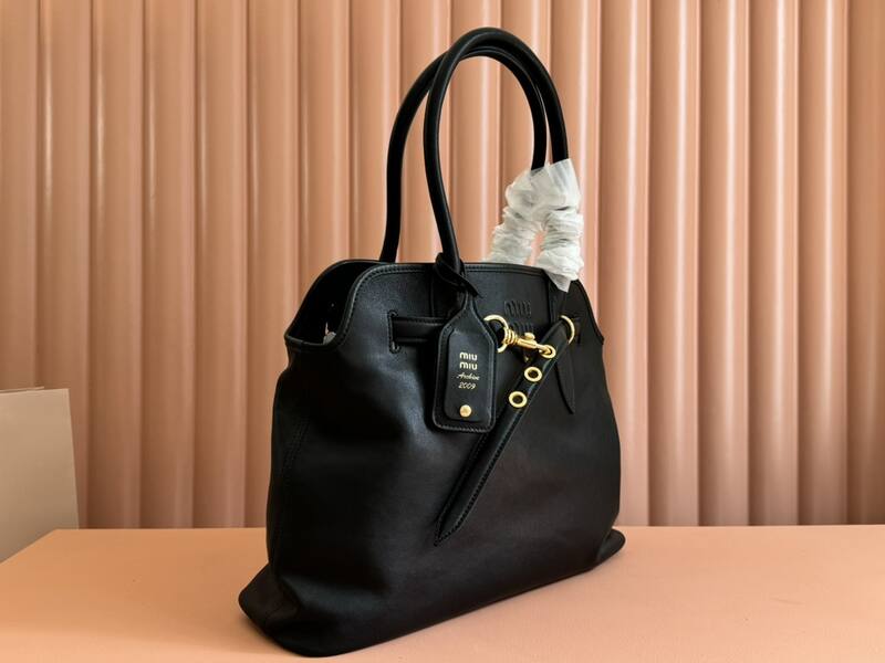 Miu Miu Black 40x30x16cm shoulder bag — Premium Replica