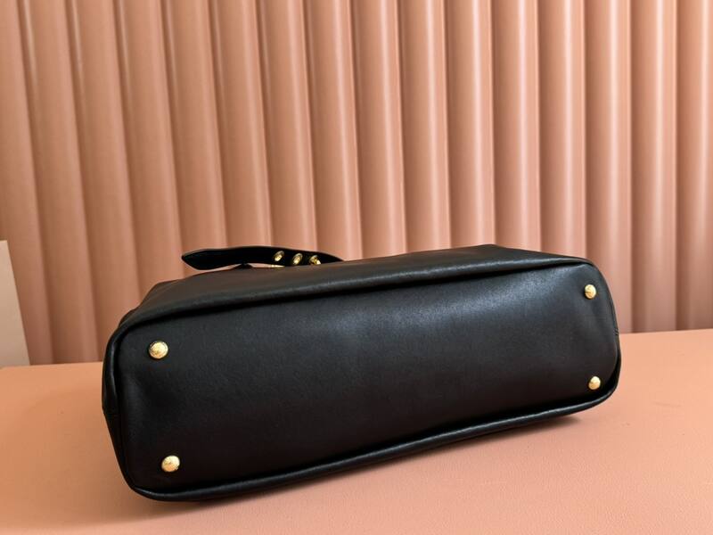 Miu Miu Black 40x30x16cm shoulder bag — Premium Replica