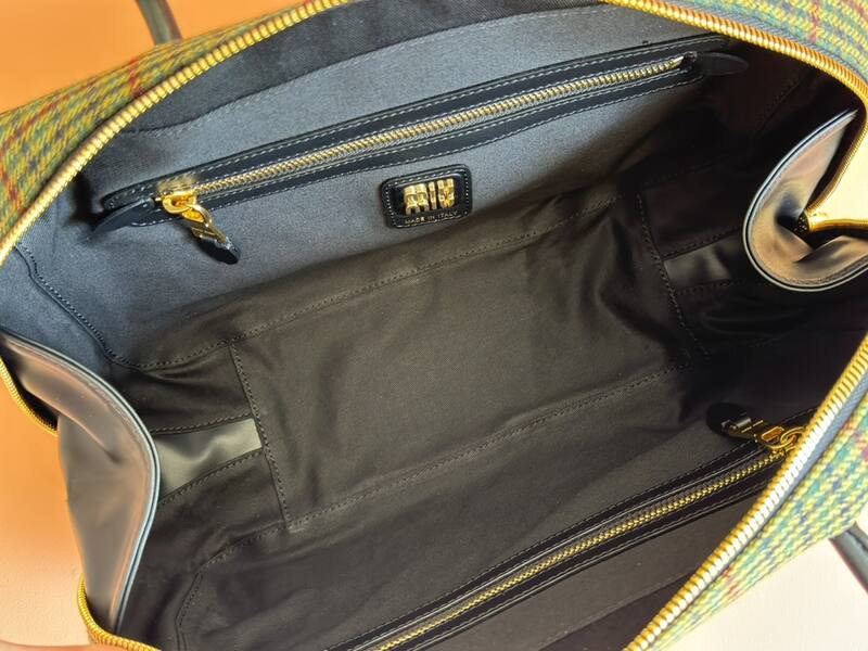 Miu Miu Black 34x23x12cm shoulder bag — 1:1 Replica
