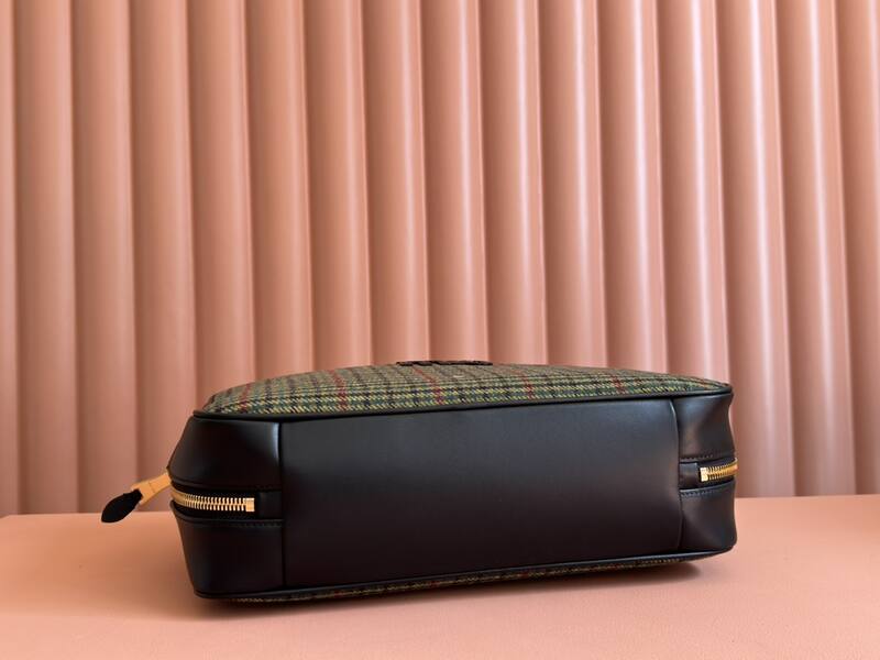 Miu Miu Black 34x23x12cm shoulder bag — 1:1 Replica
