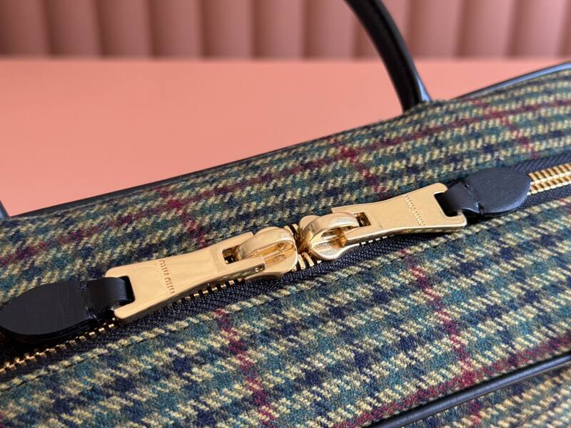 Miu Miu Black 34x23x12cm shoulder bag — 1:1 Replica