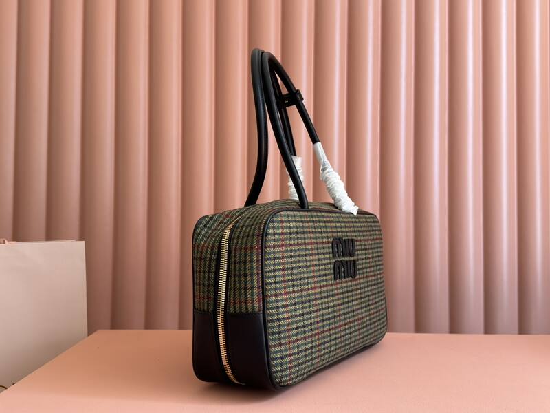 Miu Miu Black 34x23x12cm shoulder bag — 1:1 Replica