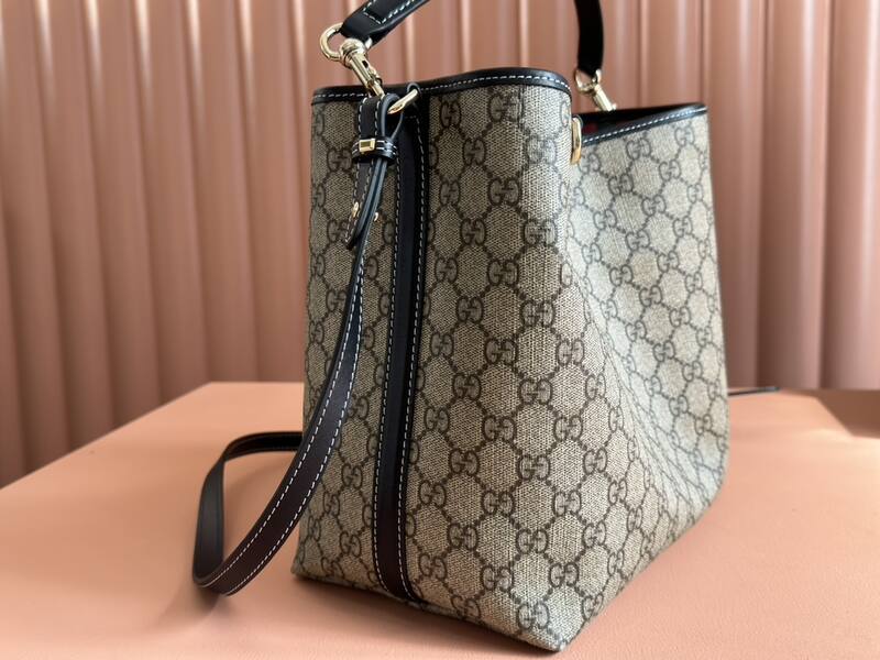 Gucci GG Supreme beige brown with black leather trim shoulder — Top Quality Replica