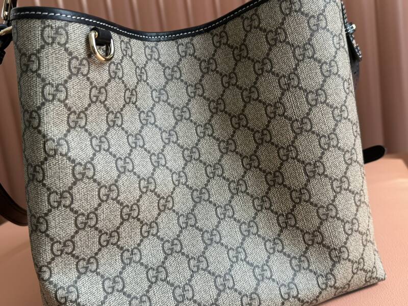 Gucci GG Supreme beige brown with black leather trim shoulder — Top Quality Replica