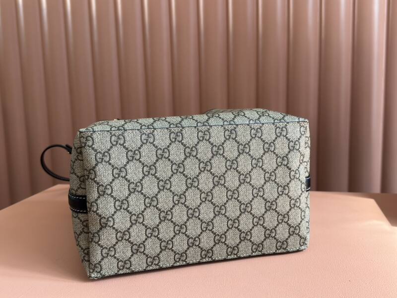 Gucci GG Supreme beige brown with black leather trim shoulder — Top Quality Replica