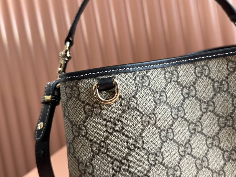 Gucci GG Supreme beige brown with black leather trim shoulder — Top Quality Replica