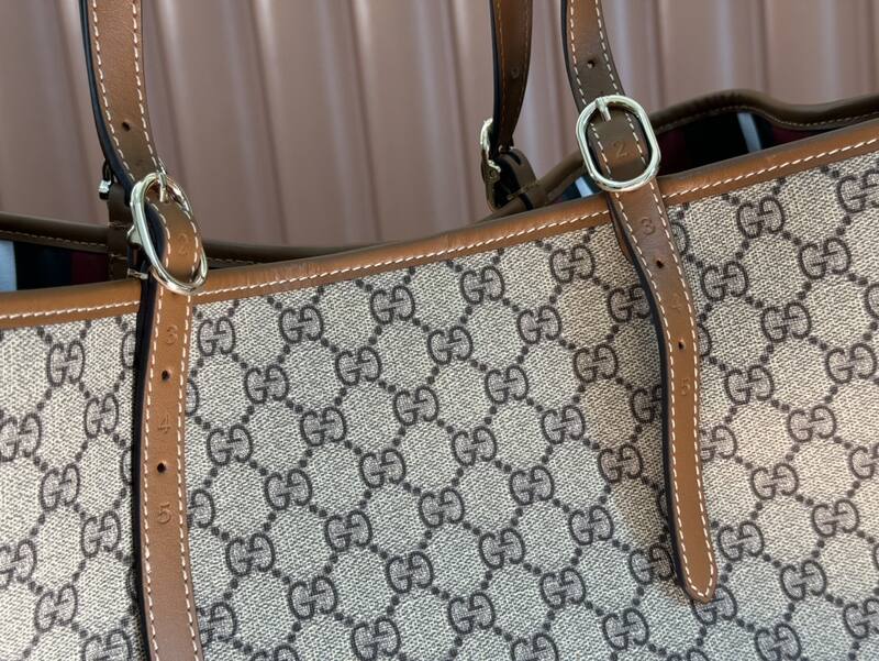 Gucci GG Emblem Beige Ebony GG Supreme with Brown leather trim tote — Top Quality Replica