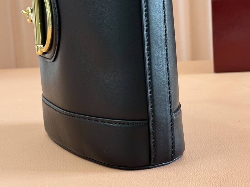 Gucci Black mini crossbody — Premium Replica