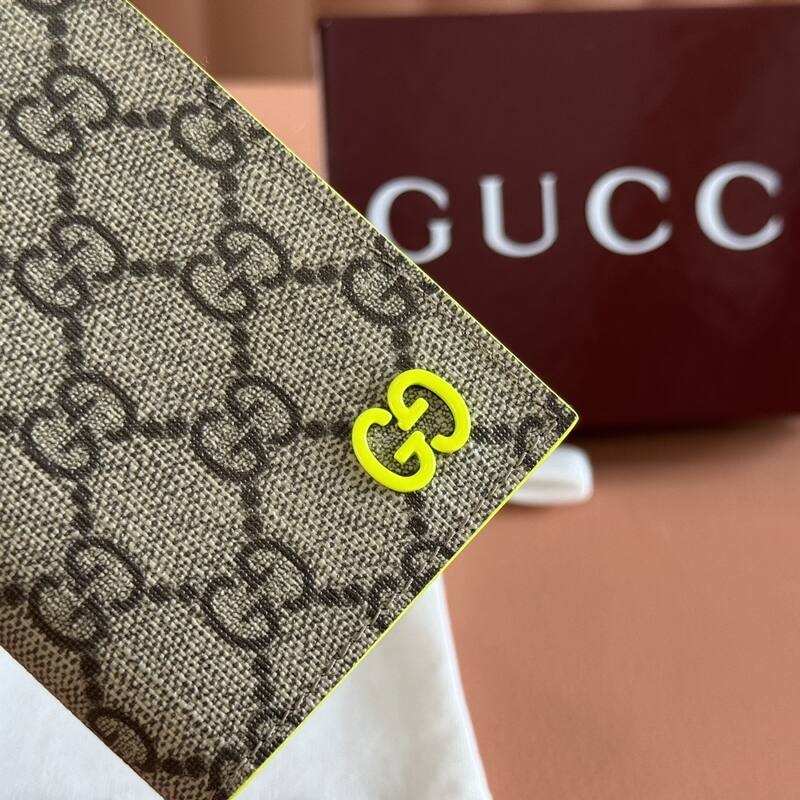 Gucci GG Supreme beige ebony with neon yellow trim everyday — Premium Replica
