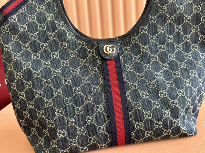 Gucci Giglio GG Supreme canvas with blue and red Web shoulder — 1:1 Replica