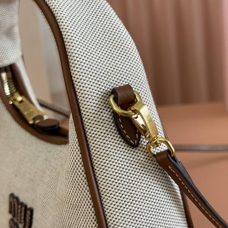 Miu Miu Brown 25x18x10cm shoulder bag — AAA Quality Replica